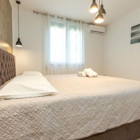 Deluxe Apartment Near The Bridge Задар Екстериор снимка